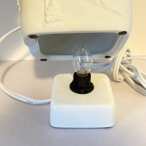 Scentsy “Let It Snow” Mason Jar Style White Raised Christmas Scene Retired - Picture 7 of 8